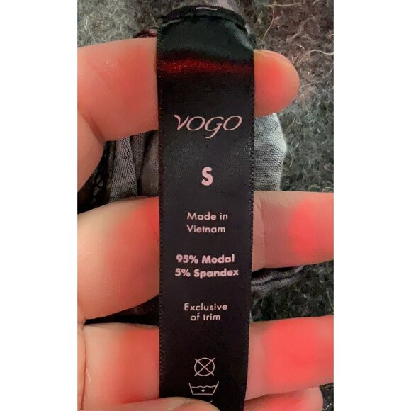 Vogo Athletica Animal Print Cutout Back Soft Knit Top Long Sleeves Size Small‎ - Picture 3 of 3